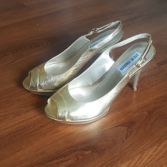 Steve Madden Shoes - Gold Pumps